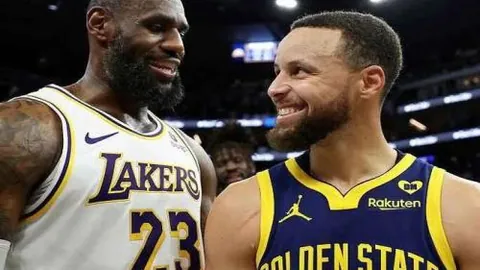 19点直播：江苏队近7战6胜辉煌，揭秘与新疆的巅峰对决！